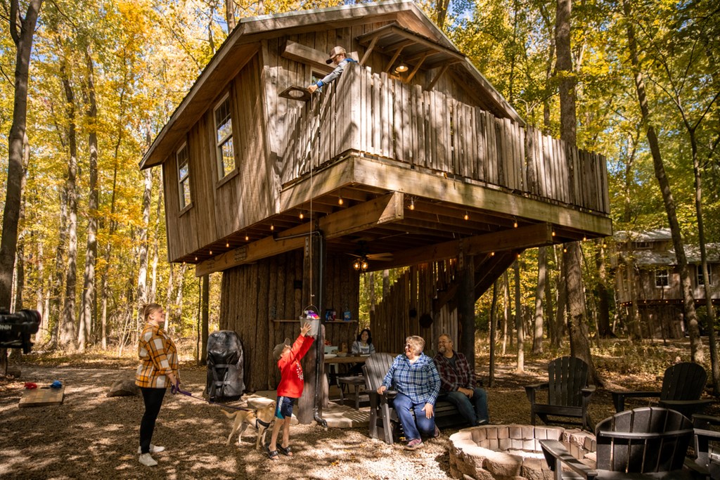 Sunbury Columbus North KOA Holiday treehouse